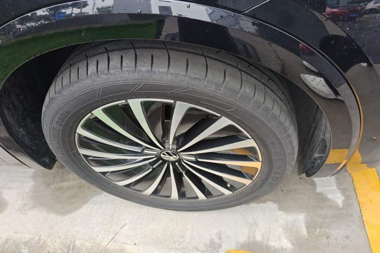 Used Volkswagen Viloran 2024 380TSI Premium Edition Right Front Wheel Hub