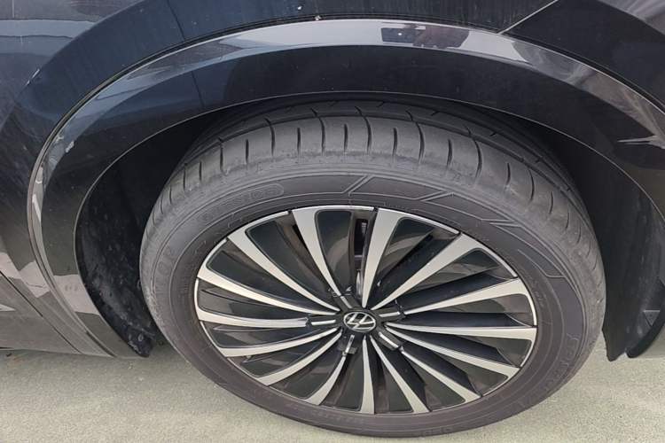 Used Volkswagen Viloran 2024 380TSI Premium Edition Right Front Wheel Hub