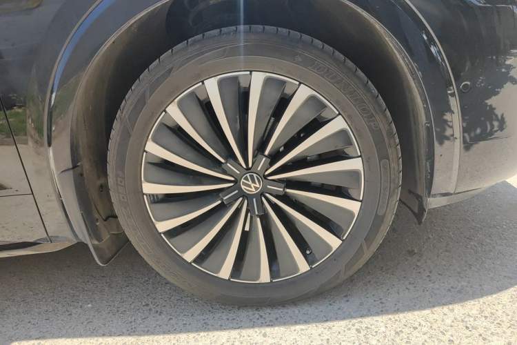 Used Volkswagen Viloran 2024 380TSI Premium Edition Right Front Wheel Hub