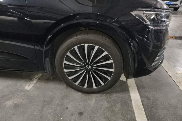 Used Volkswagen Viloran 2024 380TSI Premium Edition Right Front Wheel Hub