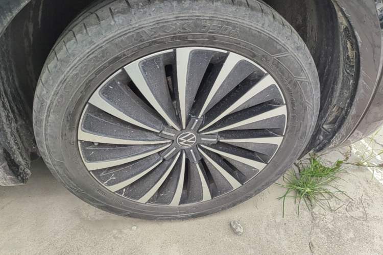 Used Volkswagen Viloran 2024 380TSI Premium Edition Right Front Wheel Hub