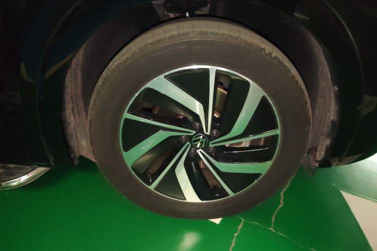 Used Volkswagen Viloran 2024 380TSI Luxury Edition Right Front Wheel Hub