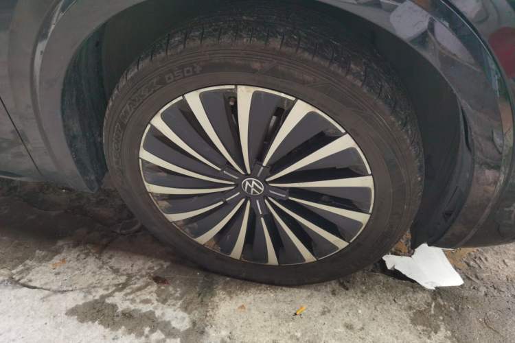 Used Volkswagen Viloran 2024 380TSI Premium Edition Right Front Wheel Hub