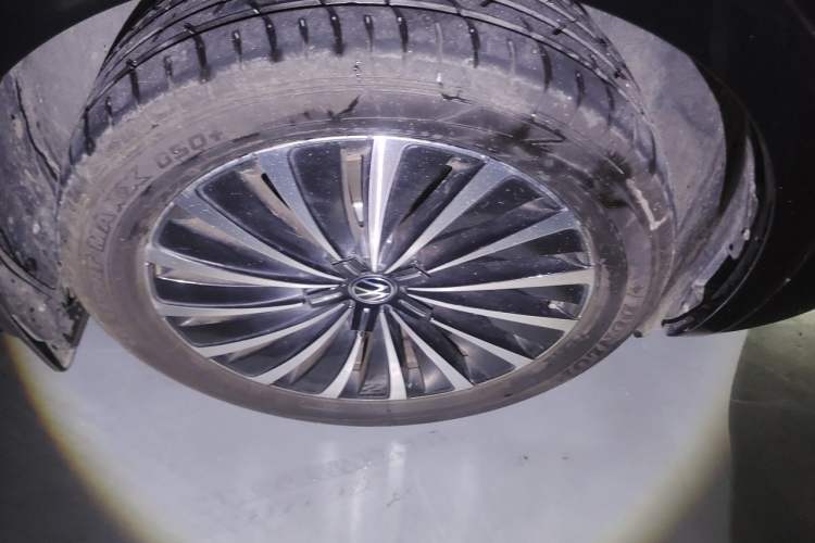 Used Volkswagen Viloran 2024 380TSI Premium Edition Right Front Wheel Hub