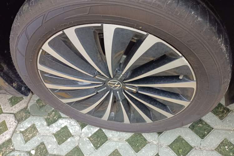 Used Volkswagen Viloran 2024 380TSI Premium Edition Right Front Wheel Hub