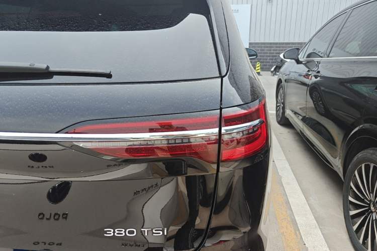 Used Volkswagen Viloran 2024 380TSI Premium Edition Right Rear Taillight