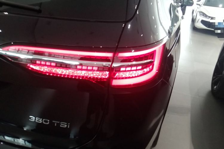 Used Volkswagen Viloran 2024 380TSI Premium Edition Right Rear Taillight