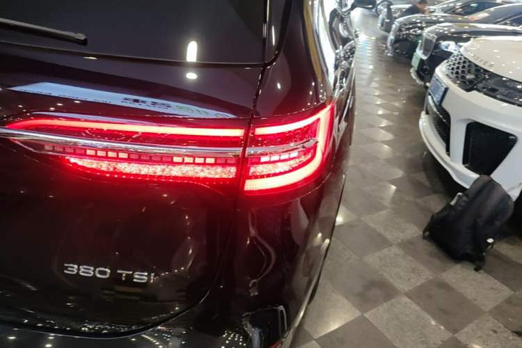 Used Volkswagen Viloran 2024 380TSI Luxury Edition Right Rear Taillight