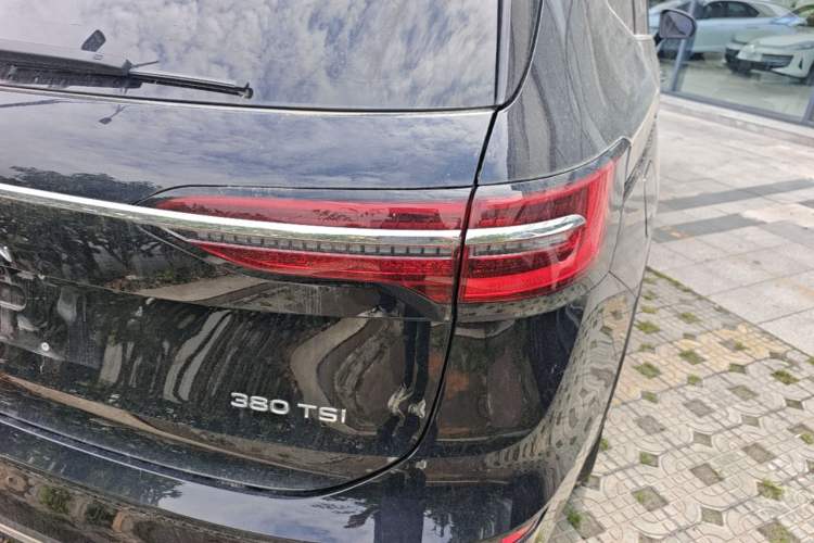 Used Volkswagen Viloran 2024 380TSI Premium Edition Right Rear Taillight