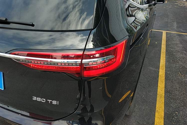 Used Volkswagen Viloran 2024 380TSI Luxury Edition Right Rear Taillight