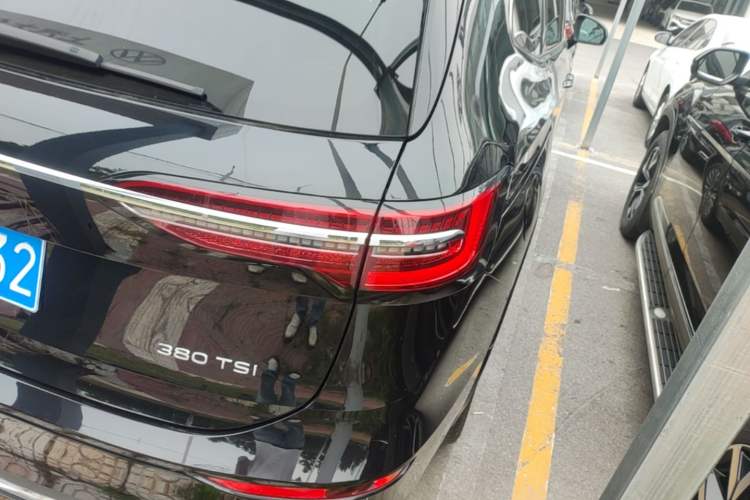 Used Volkswagen Viloran 2024 380TSI Premium Edition Right Rear Taillight