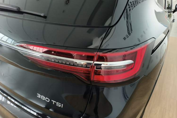 Used Volkswagen Viloran 2024 380TSI Premium Edition Right Rear Taillight
