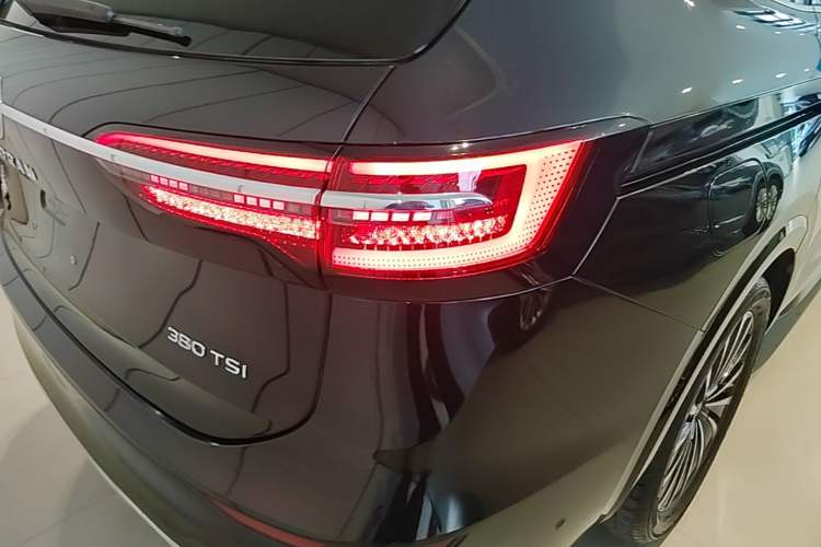 Used Volkswagen Viloran 2024 380TSI Premium Edition Right Rear Taillight