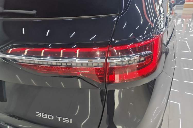 Used Volkswagen Viloran 2024 380TSI Premium Edition Right Rear Taillight
