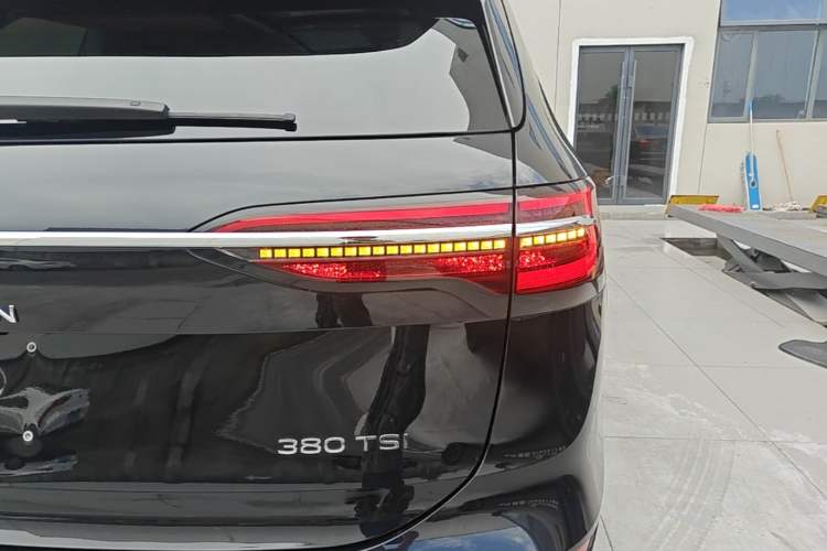Used Volkswagen Viloran 2024 380TSI Premium Edition Right Rear Taillight