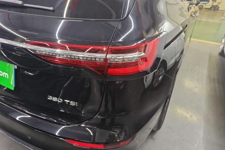 Used Volkswagen Viloran 2024 380TSI Premium Edition Right Rear Taillight