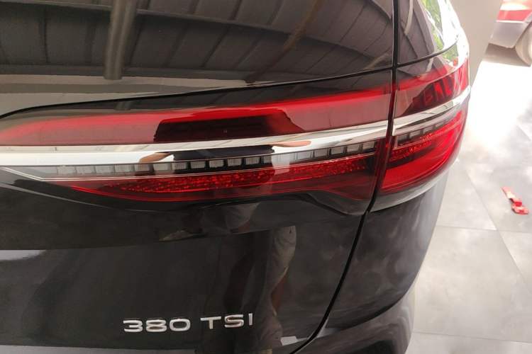 Used Volkswagen Viloran 2024 380TSI Premium Edition Right Rear Taillight