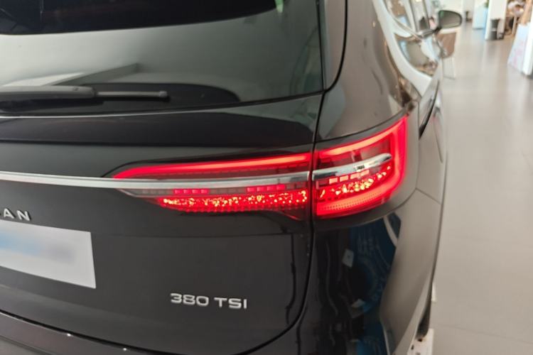 Used Volkswagen Viloran 2024 380TSI Premium Edition Right Rear Taillight