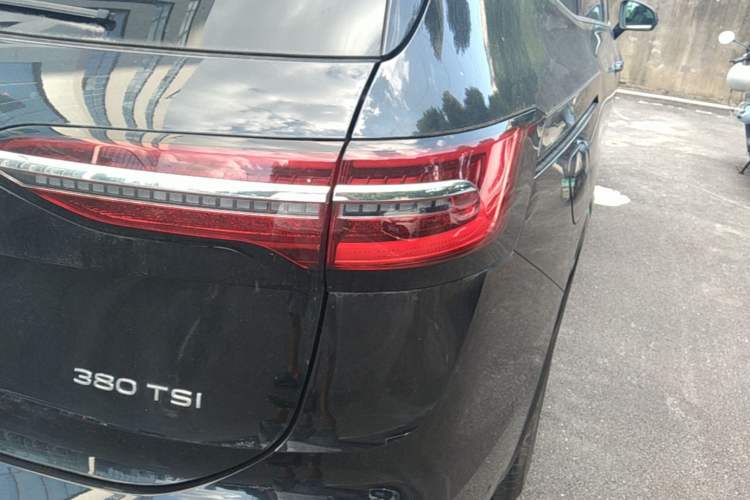 Used Volkswagen Viloran 2024 380TSI Premium Edition Right Rear Taillight