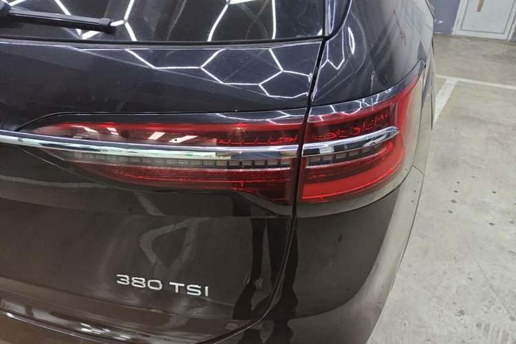 Used Volkswagen Viloran 2024 380TSI Premium Edition Right Rear Taillight