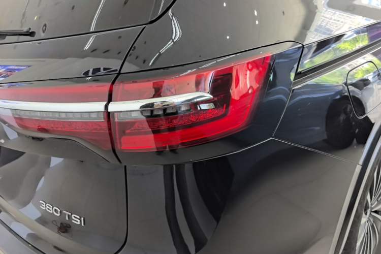 Used Volkswagen Viloran 2024 380TSI Premium Edition Right Rear Taillight