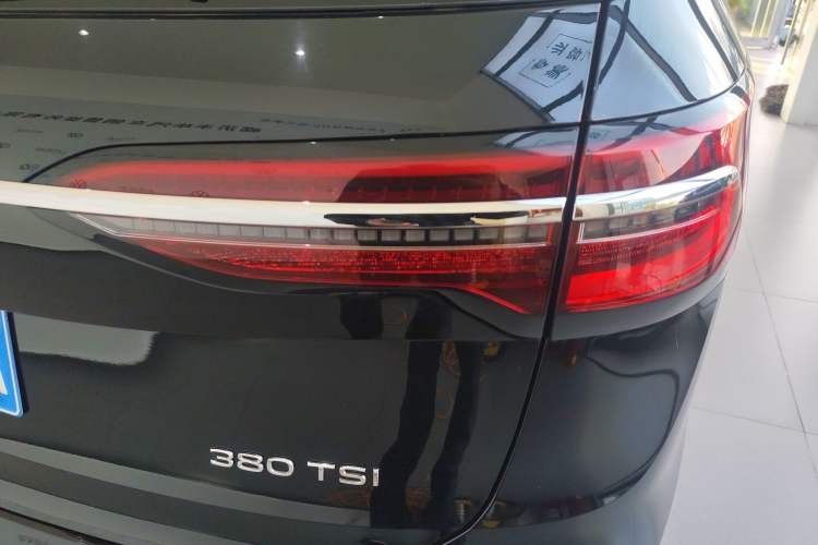 Used Volkswagen Viloran 2024 380TSI Premium Edition Right Rear Taillight