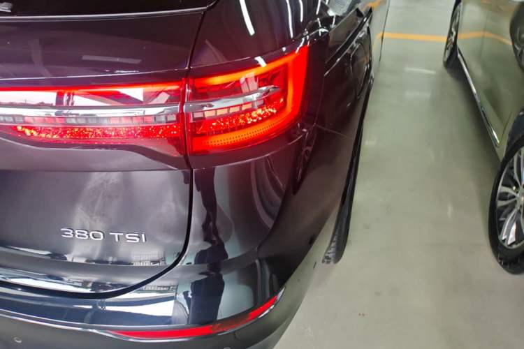 Used Volkswagen Viloran 2024 380TSI Luxury Edition Right Rear Taillight