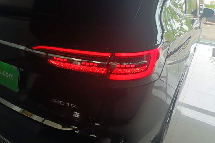 Used Volkswagen Viloran 2024 380TSI Luxury Edition Right Rear Taillight