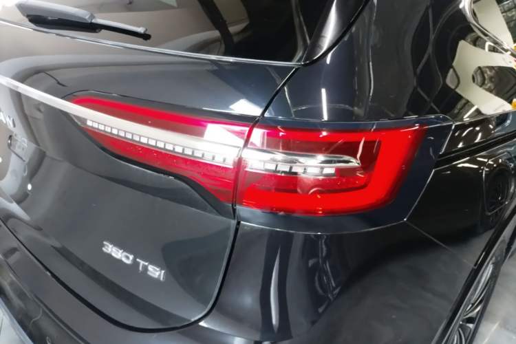 Used Volkswagen Viloran 2024 380TSI Premium Edition Right Rear Taillight