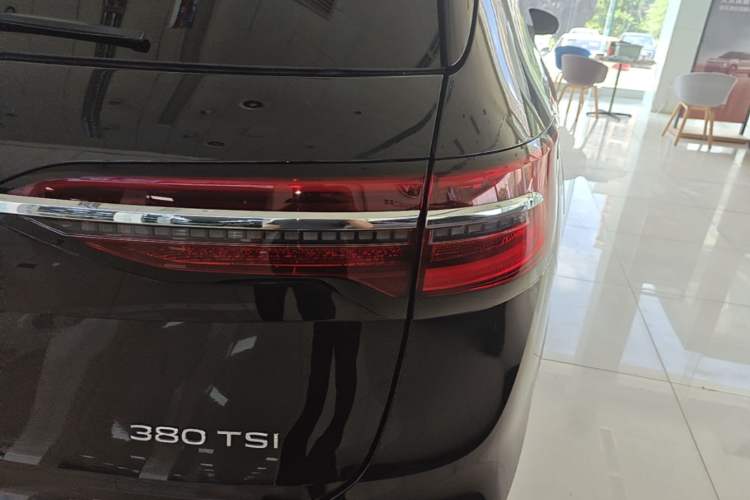 Used Volkswagen Viloran 2024 380TSI Premium Edition Right Rear Taillight