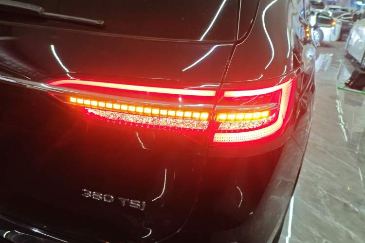 Used Volkswagen Viloran 2024 380TSI Premium Edition Right Rear Taillight