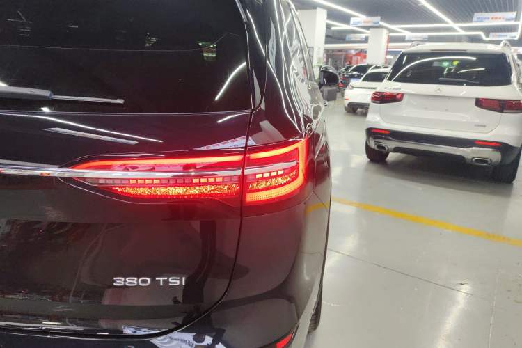 Used Volkswagen Viloran 2024 380TSI Luxury Edition Right Rear Taillight