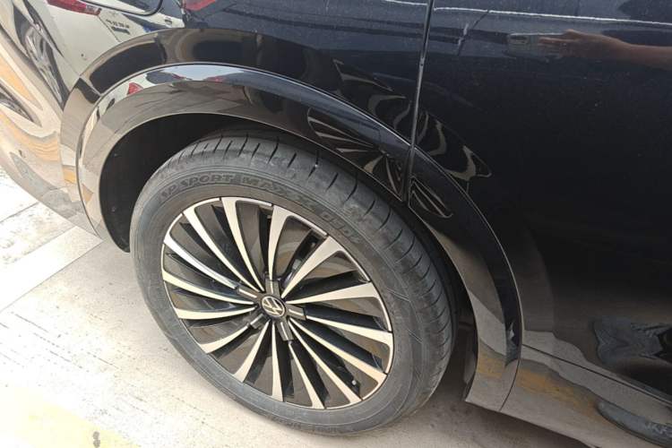Used Volkswagen Viloran 2024 380TSI Premium Edition Right Rear Wheel Hub