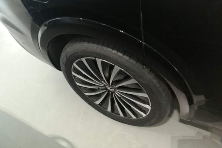 Used Volkswagen Viloran 2024 380TSI Premium Edition Right Rear Wheel Hub