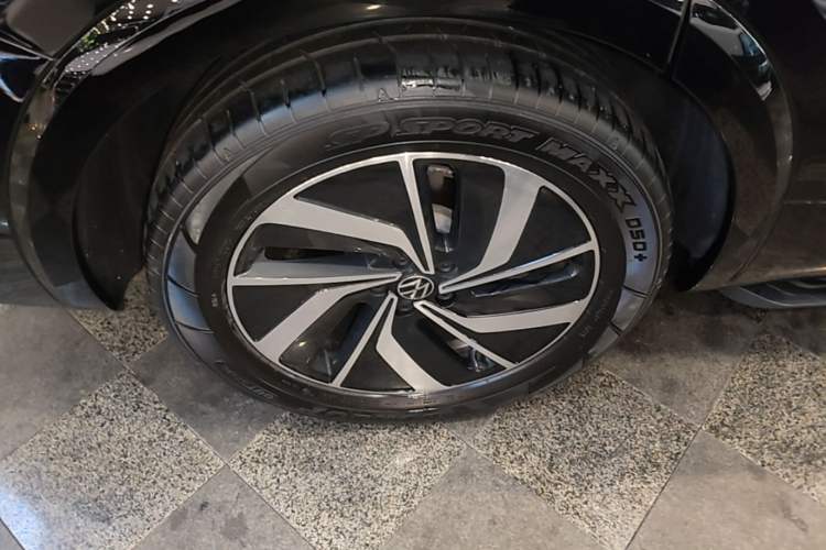 Used Volkswagen Viloran 2024 380TSI Luxury Edition Right Rear Wheel Hub