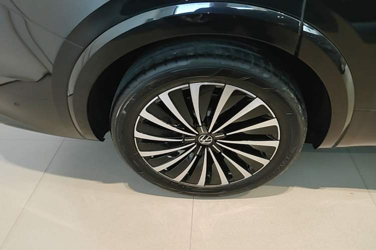Used Volkswagen Viloran 2024 380TSI Premium Edition Right Rear Wheel Hub