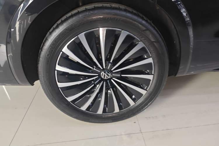 Used Volkswagen Viloran 2024 380TSI Premium Edition Right Rear Wheel Hub