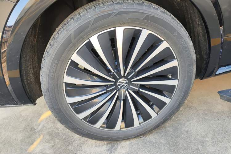 Used Volkswagen Viloran 2024 380TSI Premium Edition Right Rear Wheel Hub