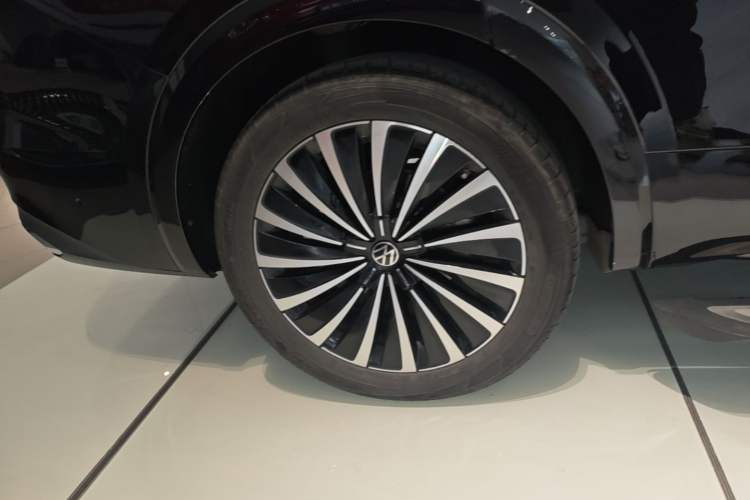 Used Volkswagen Viloran 2024 380TSI Premium Edition Right Rear Wheel Hub