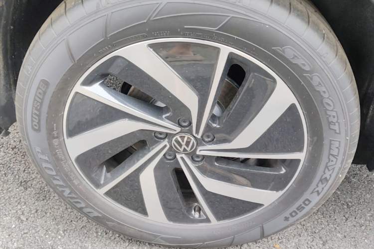 Used Volkswagen Viloran 2024 380TSI Luxury Edition Right Rear Wheel Hub
