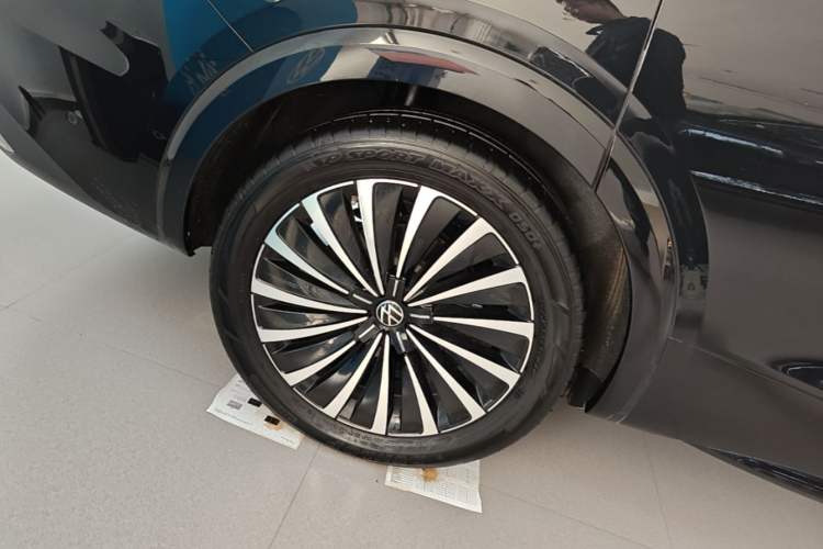 Used Volkswagen Viloran 2024 380TSI Premium Edition Right Rear Wheel Hub
