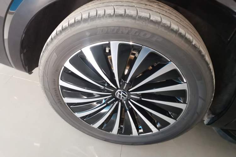 Used Volkswagen Viloran 2024 380TSI Premium Edition Right Rear Wheel Hub
