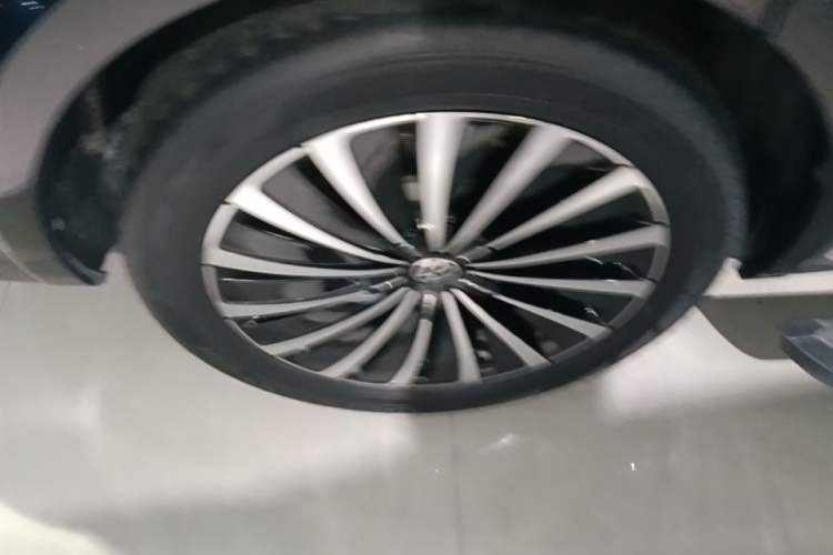 Used Volkswagen Viloran 2024 380TSI Premium Edition Right Rear Wheel Hub
