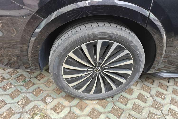Used Volkswagen Viloran 2024 380TSI Premium Edition Right Rear Wheel Hub