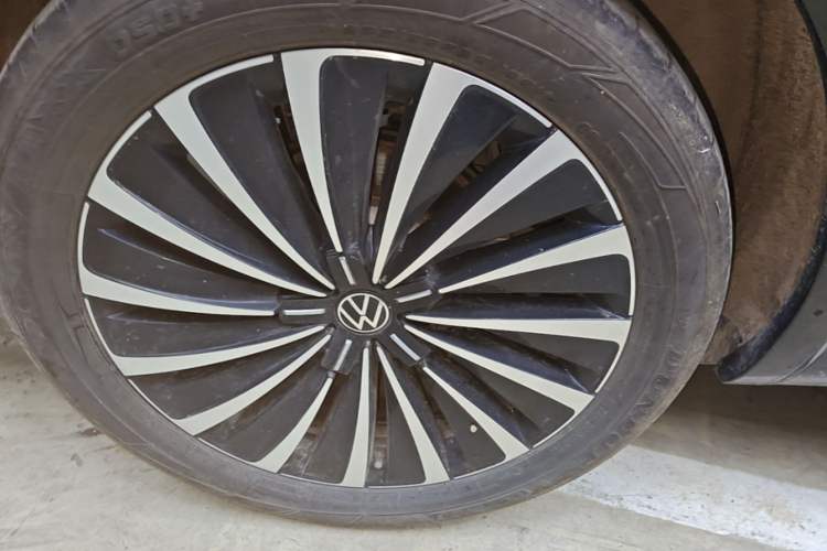 Used Volkswagen Viloran 2024 380TSI Premium Edition Right Rear Wheel Hub