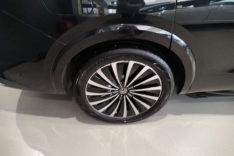 Used Volkswagen Viloran 2024 380TSI Premium Edition Right Rear Wheel Hub