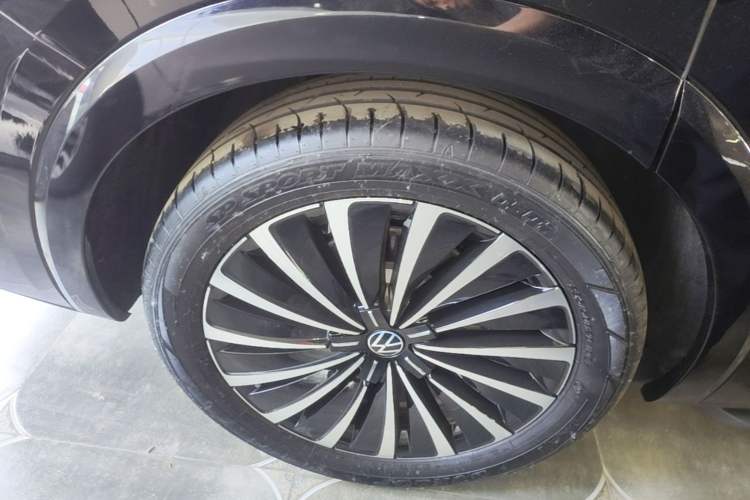 Used Volkswagen Viloran 2024 380TSI Premium Edition Right Rear Wheel Hub