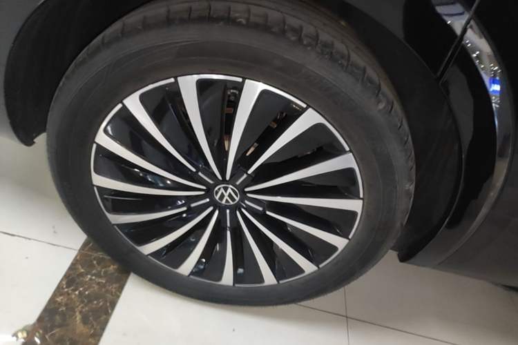 Used Volkswagen Viloran 2024 380TSI Premium Edition Right Rear Wheel Hub