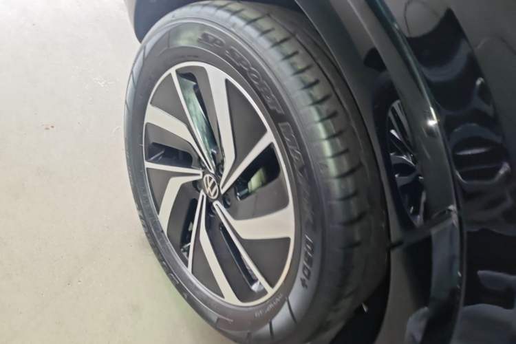 Used Volkswagen Viloran 2024 380TSI Luxury Edition Right Rear Wheel Hub
