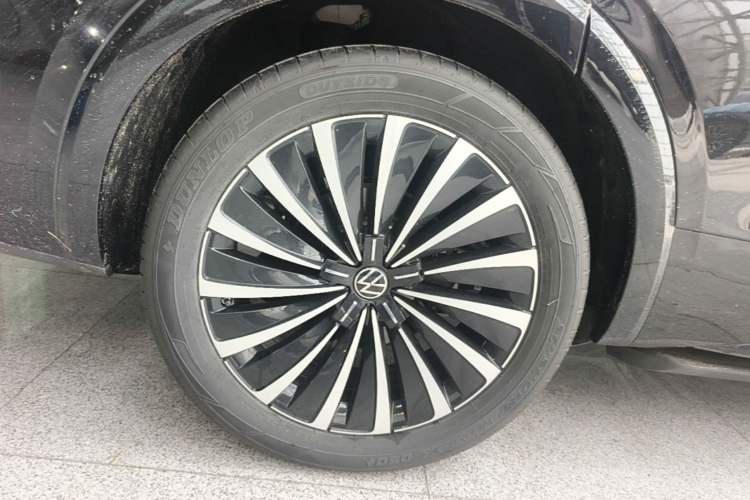 Used Volkswagen Viloran 2024 380TSI Premium Edition Right Rear Wheel Hub